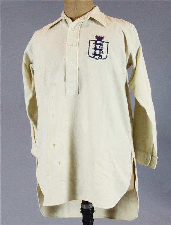 England Football Interest: A Frank Roberts white England International jersey, season 1924-25, some spotting otherwise good condition